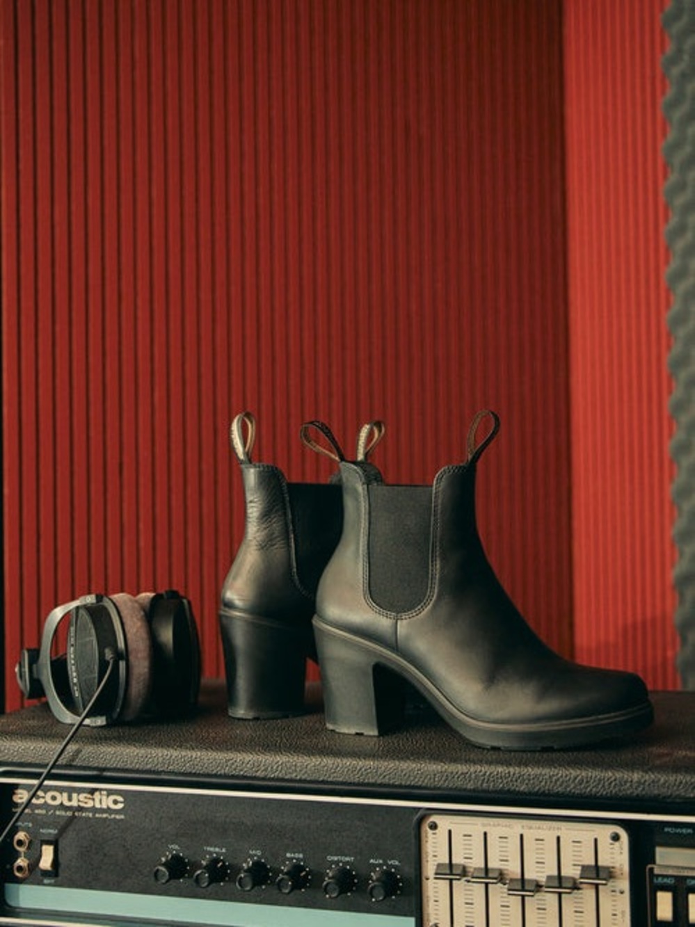 Blundstone Black Leather Ankle Boots with Block Heel - Picture 3 of 9